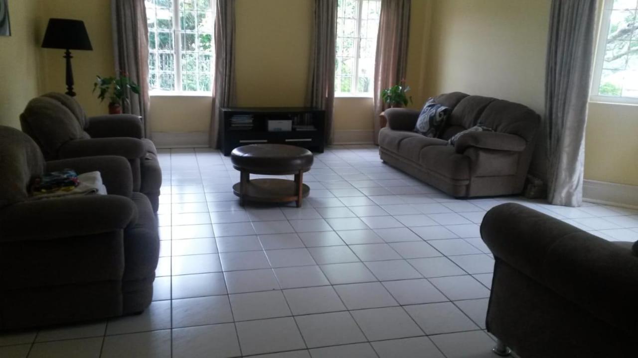 The Crescent Guesthouses - Bnb/Self Catering Durban Exterior foto