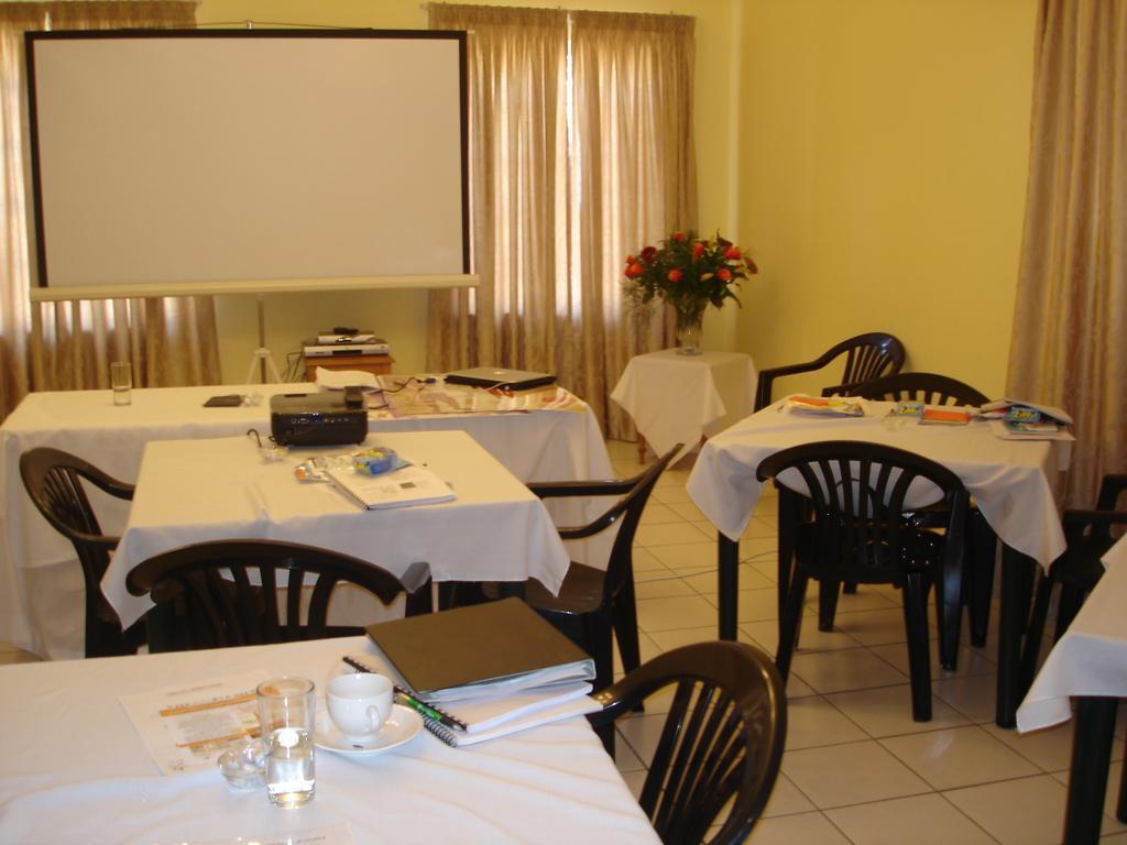 The Crescent Guesthouses - Bnb/Self Catering Durban Exterior foto
