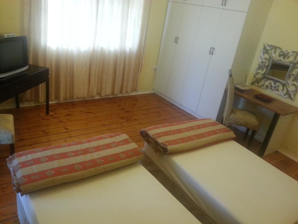 The Crescent Guesthouses - Bnb/Self Catering Durban Exterior foto