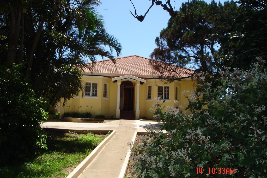 The Crescent Guesthouses - Bnb/Self Catering Durban Exterior foto