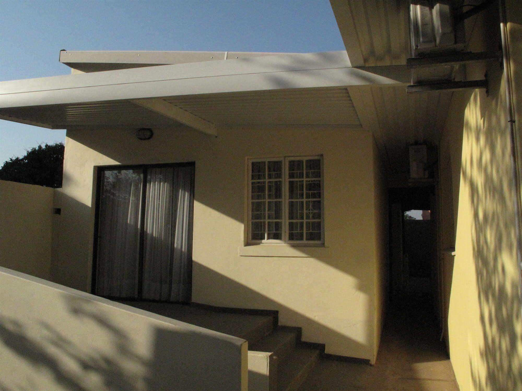 The Crescent Guesthouses - Bnb/Self Catering Durban Exterior foto